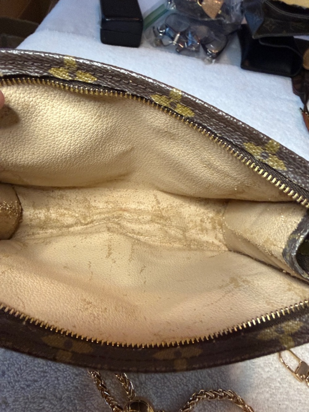 Louis Vuitton Monogram Pochette Toiletry 19 w/crossbody chain and felt insert - Picture 9 of 15